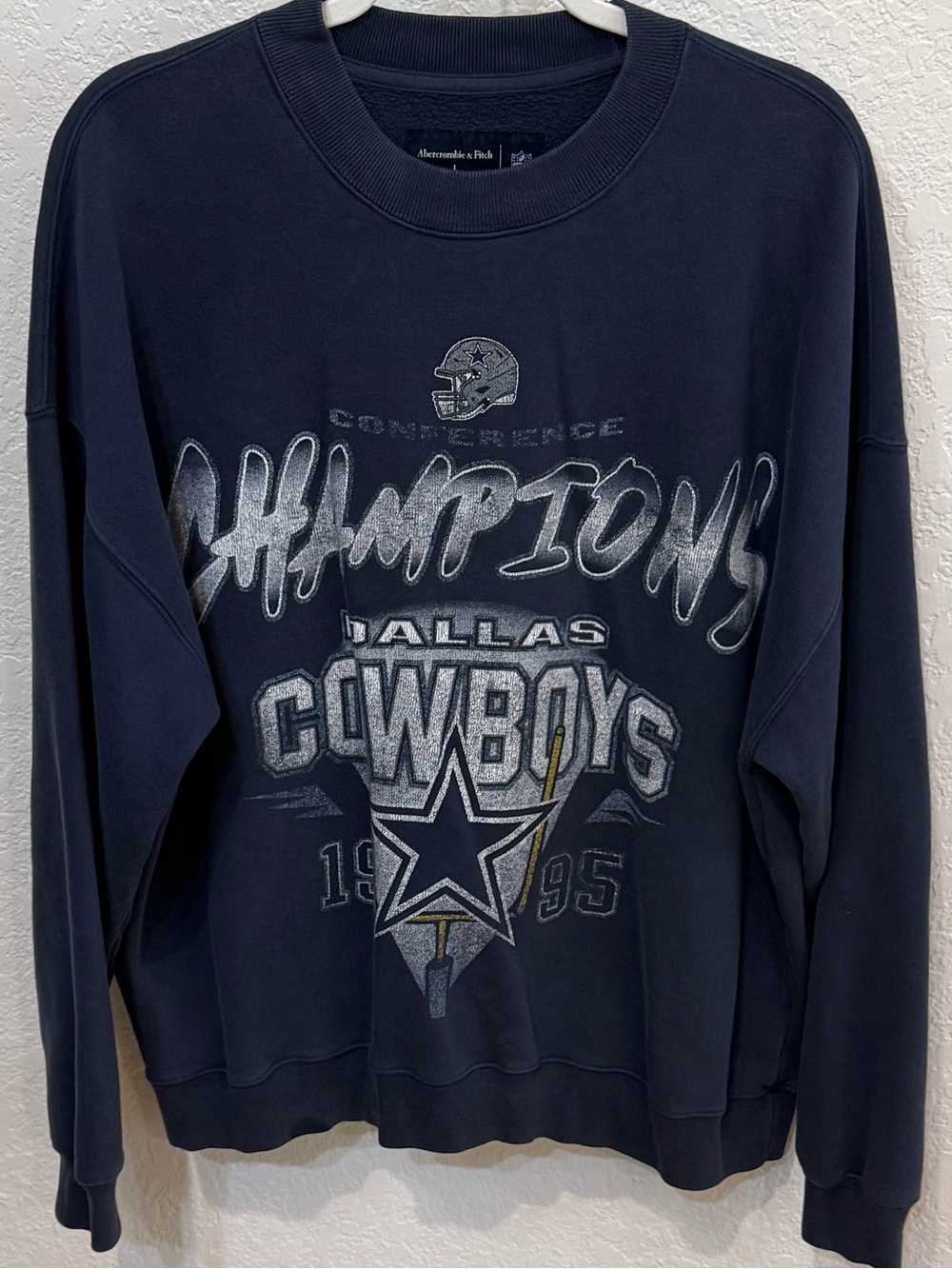 Abercrombie & Fitch Dallas Cowboys Graphic Crew Sweatshirt, Size Large